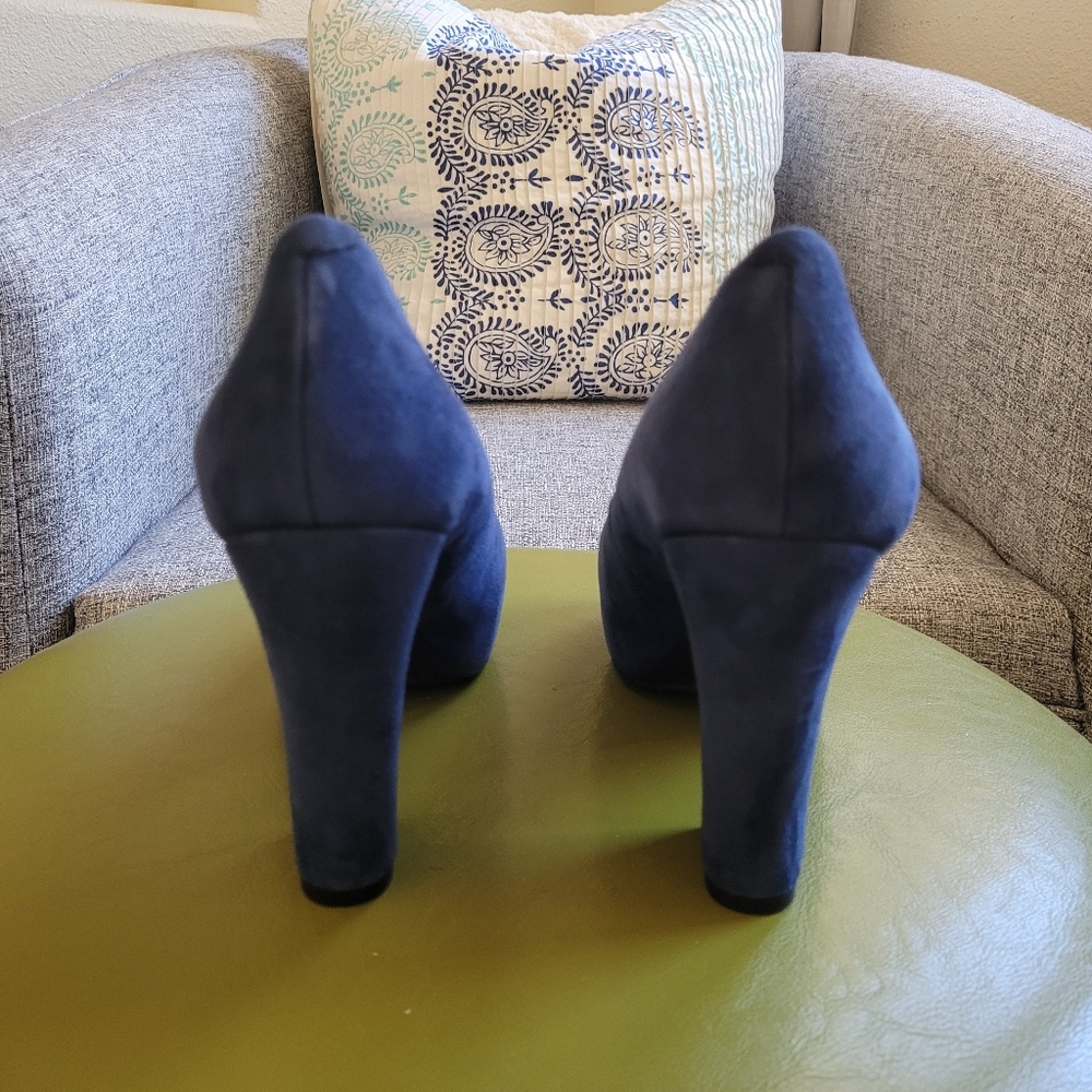 Me Too Leanna Navy Suede Heels - 8M - Picture 4 of 7